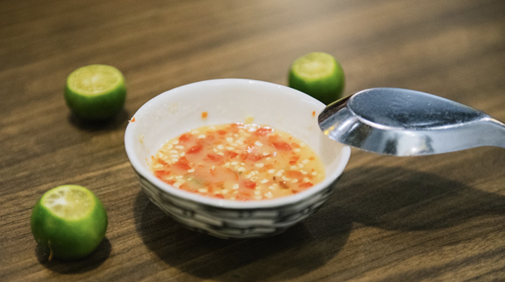 Nước châm chuản vị ăn kèm bún quậy